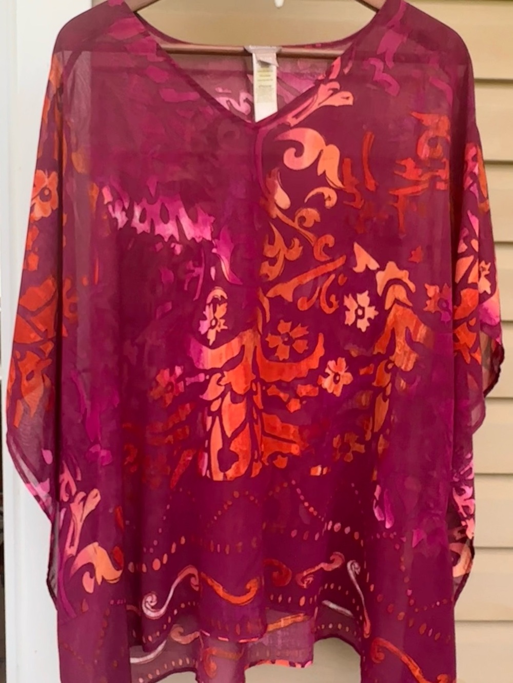 Chico’s Small/ Medium Red, Maroon Print Batwing Poncho Top Blouse. Gently-worn